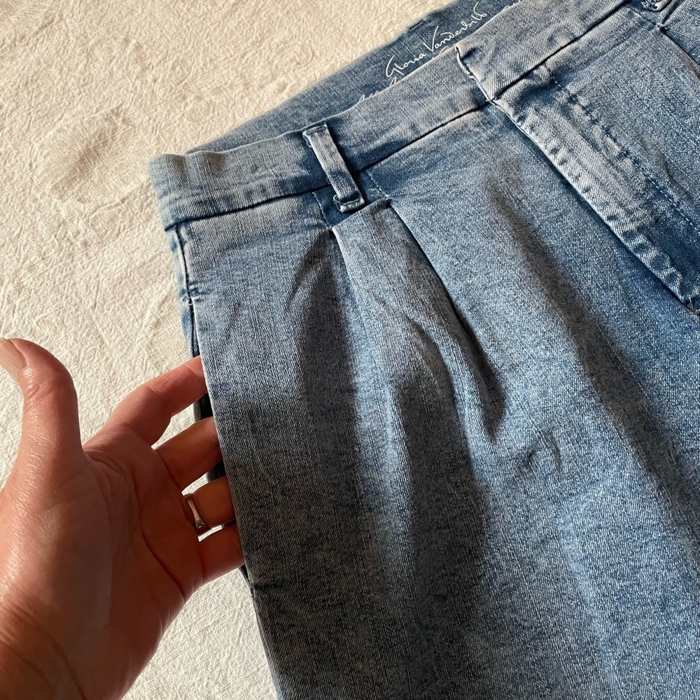 VINTAGE Gloria Vanderbilt Pleated Jeans - Picture 2 of 6